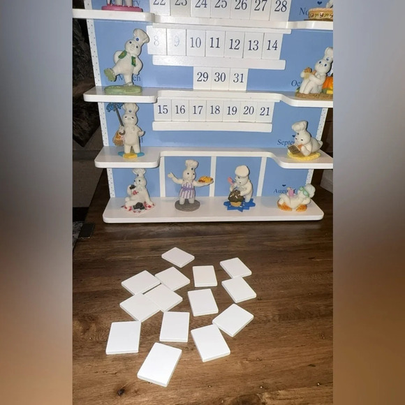 The Pillsbury Doughboy™ Wooden Calendar/Figurines The Danbury Mint Vintage - Picture 10 of 11
